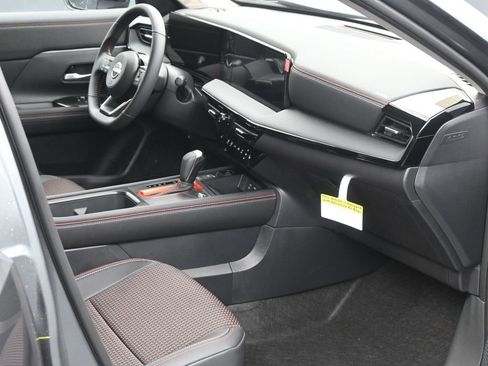 New 2026 Nissan Kicks SR w/ Cold Weather Package image 6