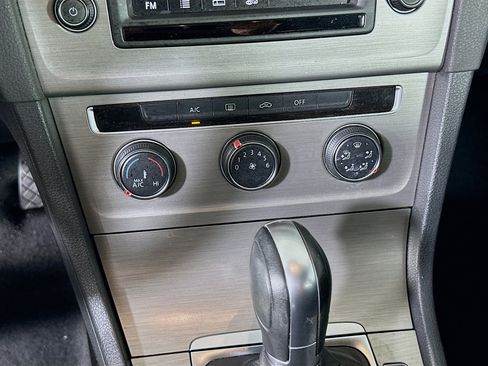 Used 2017 Volkswagen Golf S image 22