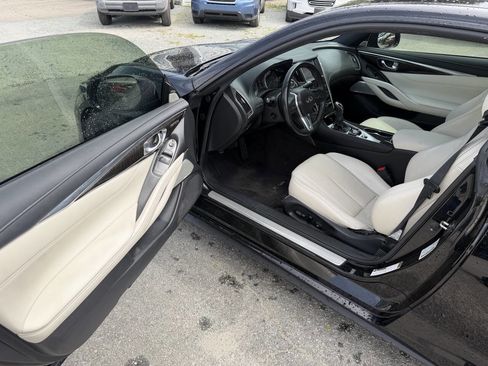 Used 2017 INFINITI Q60 3.0t w/ Premium Plus Package 3.0T image 11