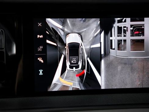 Used 2024 Porsche Cayenne Coupe image 40