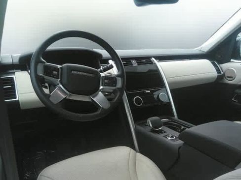 Used 2025 Land Rover Discovery S AWD/4WD image 4