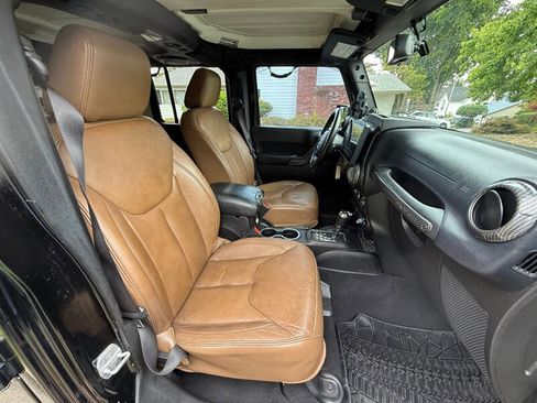 Used 2013 Jeep Wrangler Unlimited Sahara image 16