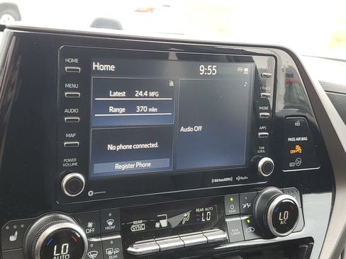 Used 2022 Toyota Highlander XLE AWD/4WD image 26