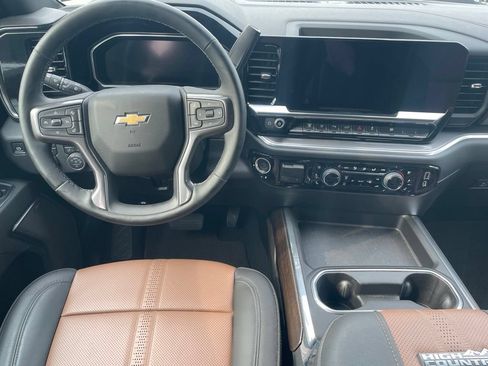 Used 2026 Chevrolet Silverado 2500 High Country w/ High Country Premium Package AWD/4WD image 10