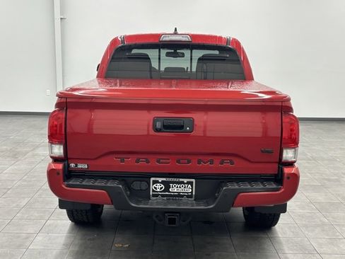 Used 2017 Toyota Tacoma TRD Off-Road w/ Premium & Technology Package image 3