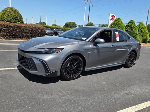 New 2026 Toyota Camry SE FWD image 3