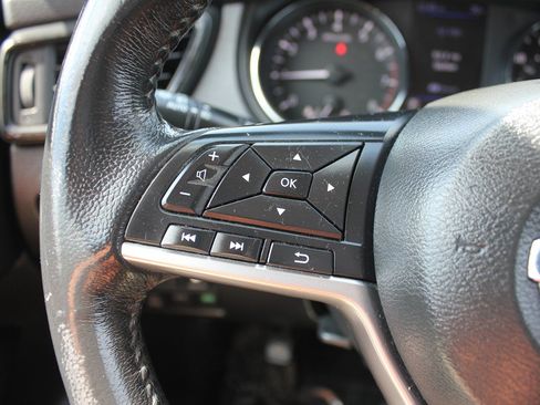 Used 2018 Nissan Rogue SV AWD/4WD image 20