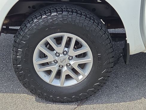 Used 2016 Nissan Frontier SV w/ SV Value Truck Package RWD image 7