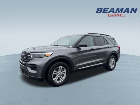 Used 2022 Ford Explorer XLT image 3