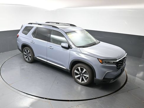 Used 2025 Honda Pilot Elite image 17