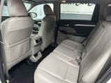 Used 2014 Toyota Highlander XLE image 3