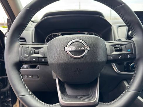 Used 2025 Nissan Rogue SV FWD image 30