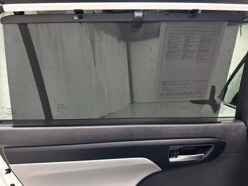 Used 2025 Toyota Highlander XLE image 45