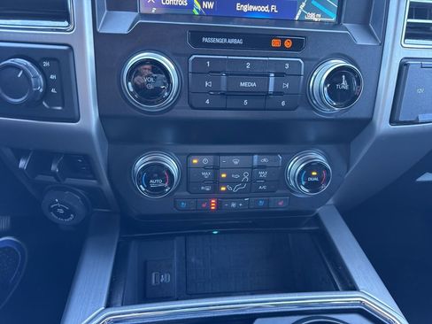 Certified 2020 Ford F450 Platinum w/ FX4 Off-Road Package image 21