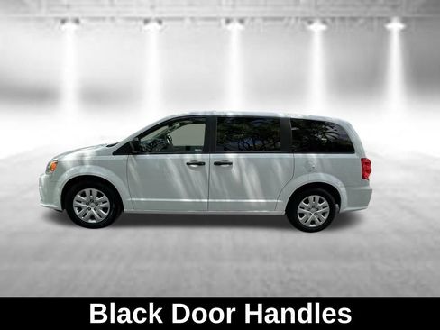 Used 2019 Dodge Grand Caravan SE FWD image 4
