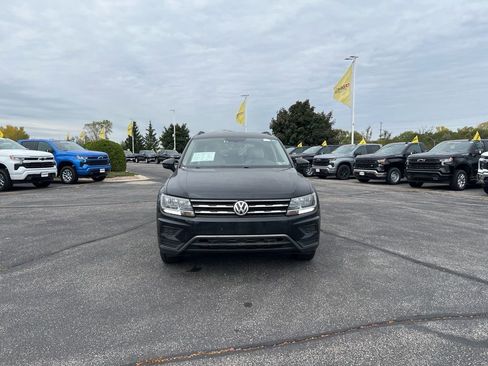 Used 2021 Volkswagen Tiguan SE image 2