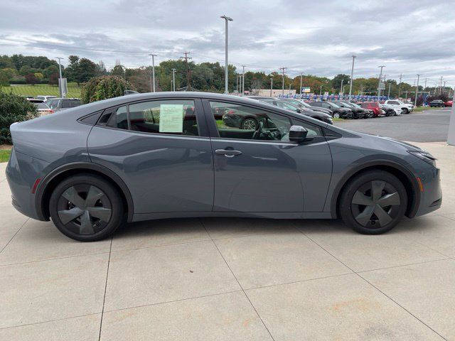 Used 2025 Toyota Prius LE FWD image 8