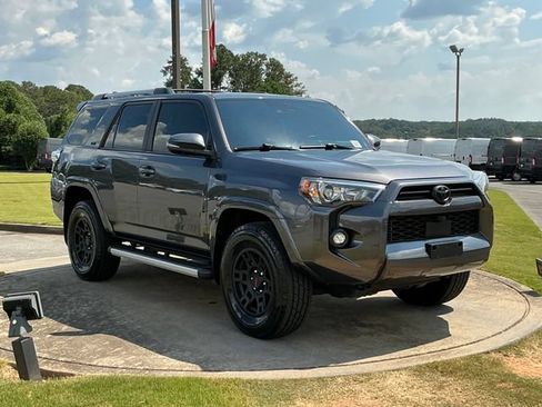 Used 2023 Toyota 4Runner SR5 Premium w/ Moonroof Package AWD/4WD image 9