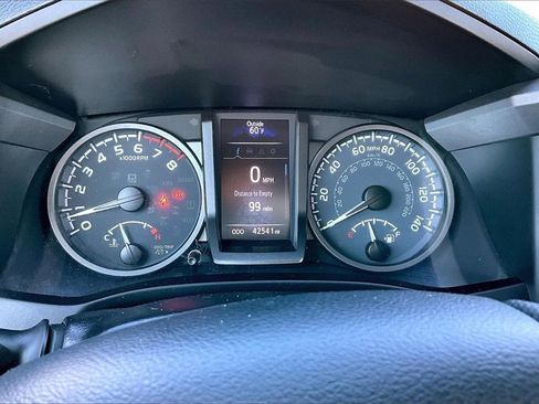 Used 2022 Toyota Tacoma TRD Sport w/ Technology Package image 13