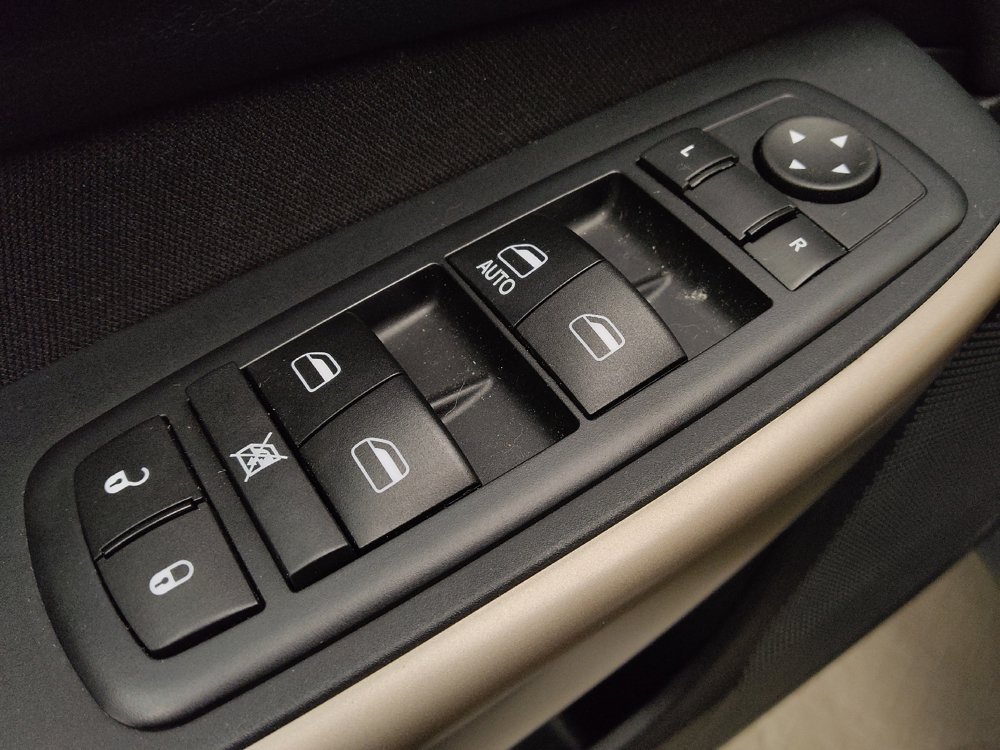 Used 2017 Jeep Cherokee Sport w/ Cold Weather Group AWD/4WD image 27