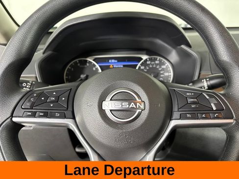 Used 2025 Nissan Altima 2.5 SV FWD image 15