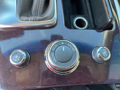 Used 2019 INFINITI Q70 Luxe image 31