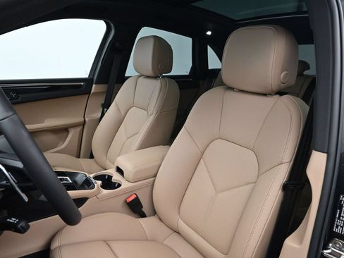 Certified 2026 Porsche Macan AWD/4WD image 5