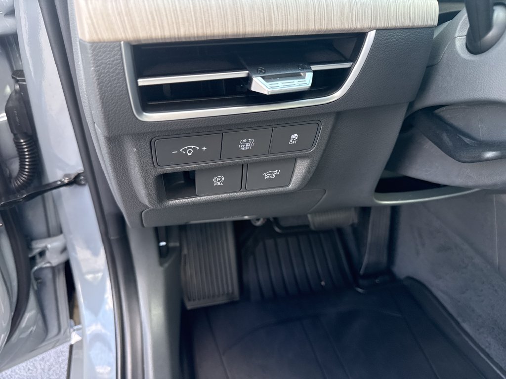 Certified 2025 Hyundai Sonata Limited FWD image 15