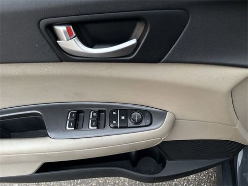 Used 2016 Kia Optima LX image 12