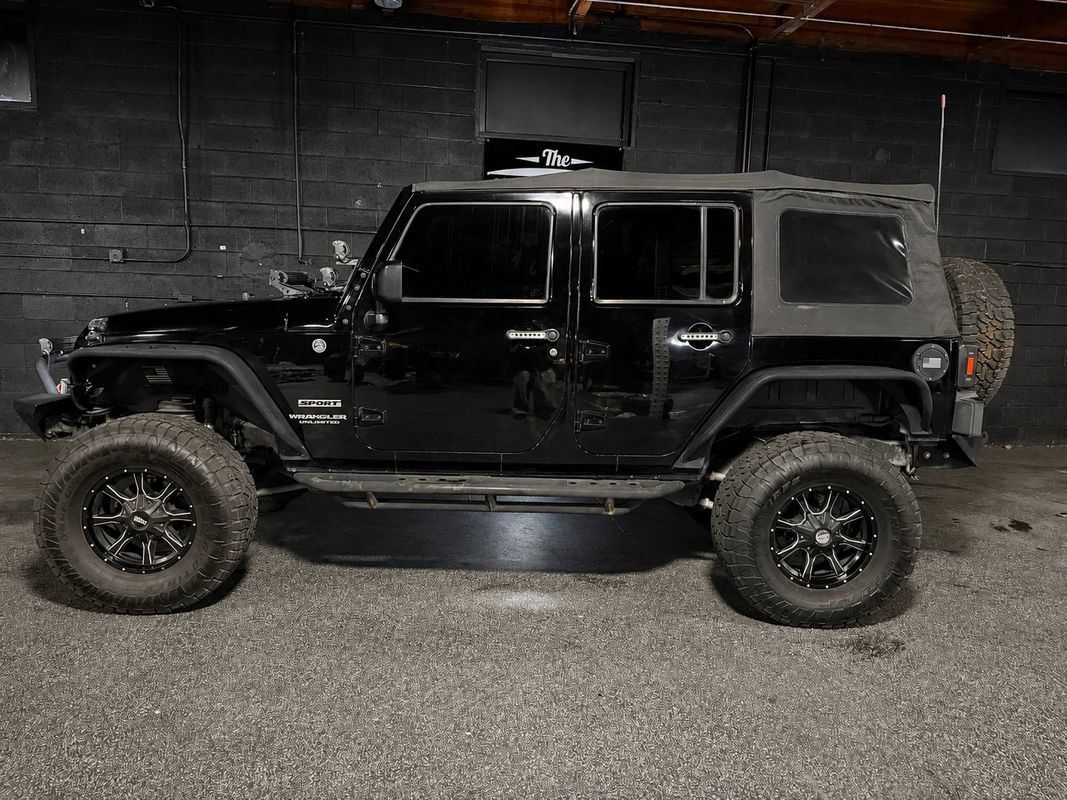 Used 2015 Jeep Wrangler Unlimited Sport w/ Quick Order Package 24S AWD/4WD image 3