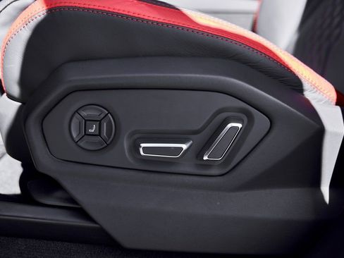 Used 2024 Lamborghini Urus Performante AWD/4WD image 47
