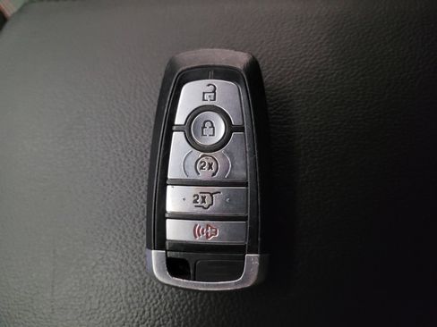 Used 2019 Ford Explorer XLT w/ Equipment Group 202A FWD image 32