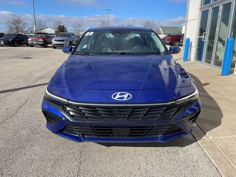 Used 2025 Hyundai Elantra Limited image 3