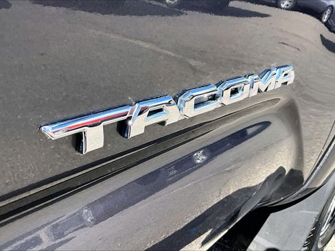 Used 2023 Toyota Tacoma Limited AWD/4WD image 10