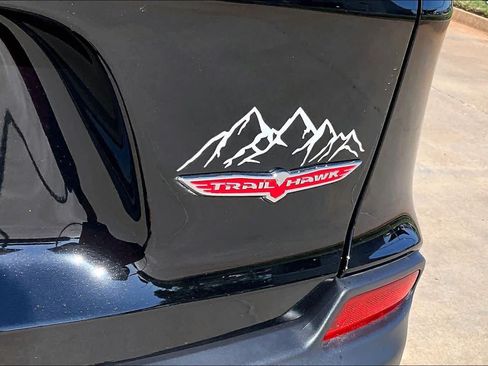 Used 2023 Jeep Cherokee Trailhawk w/ Premium Leather Package AWD/4WD image 10