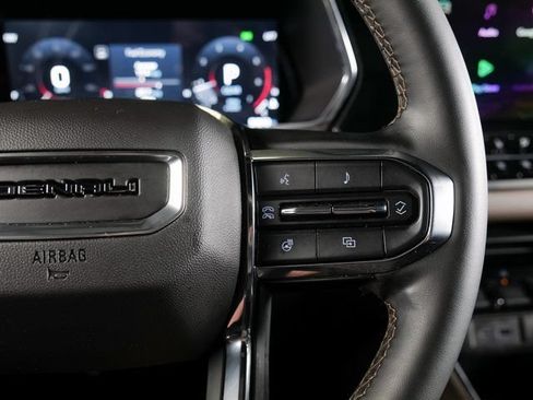 Used 2023 GMC Canyon Denali w/ Denali Black Edition AWD/4WD image 20