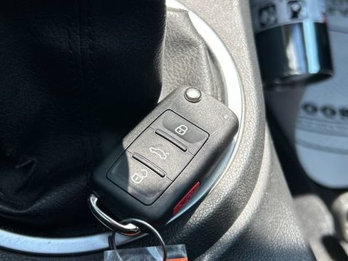 Used 2012 Volkswagen Beetle 2.0T FWD image 39
