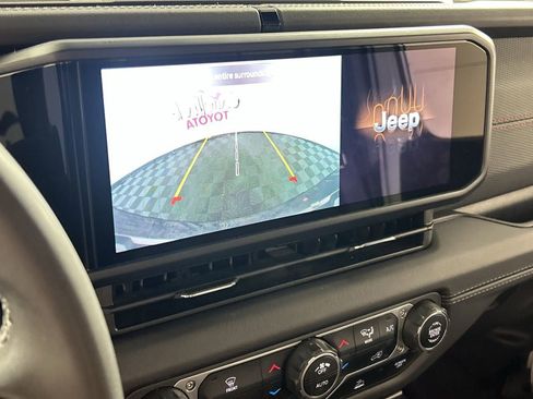 Used 2025 Jeep Wrangler Unlimited Rubicon image 16