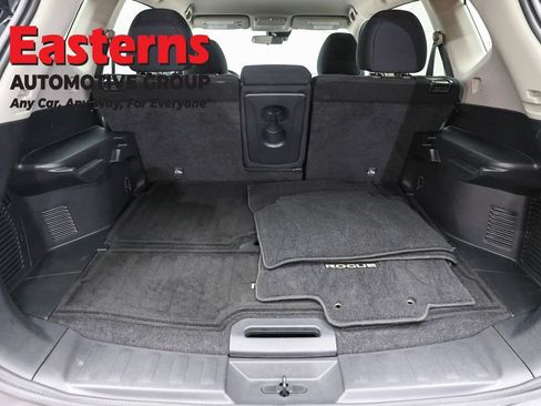 Used 2020 Nissan Rogue SV w/ Premium Package AWD/4WD image 9