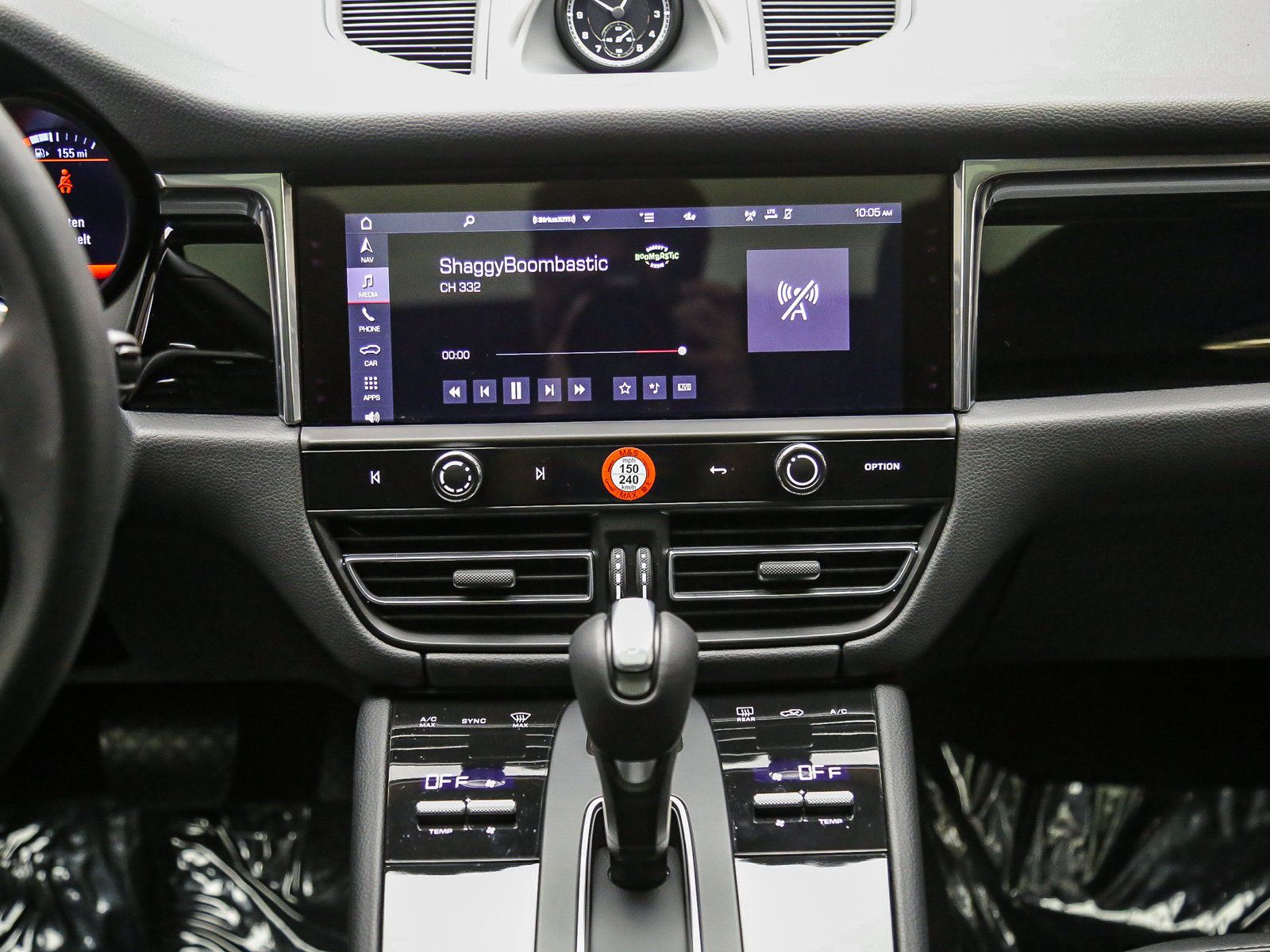 Certified 2025 Porsche Macan AWD/4WD image 17