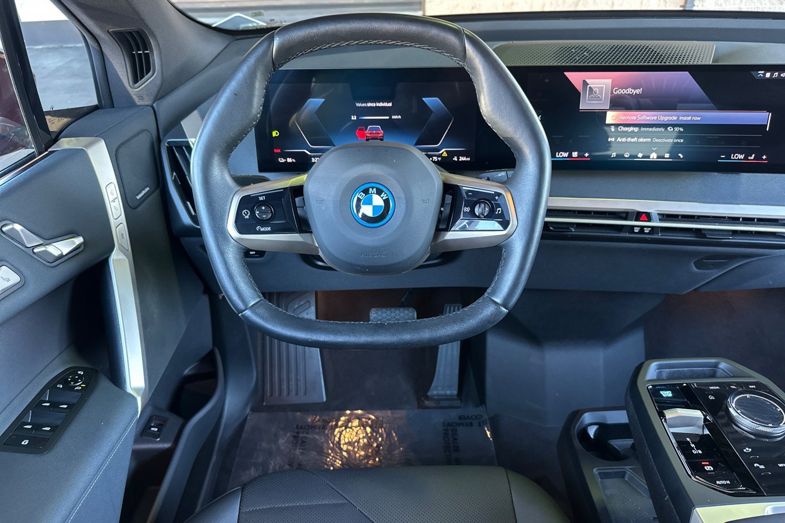 Used 2024 BMW iX xDrive50 w/ Premium Package AWD/4WD image 18