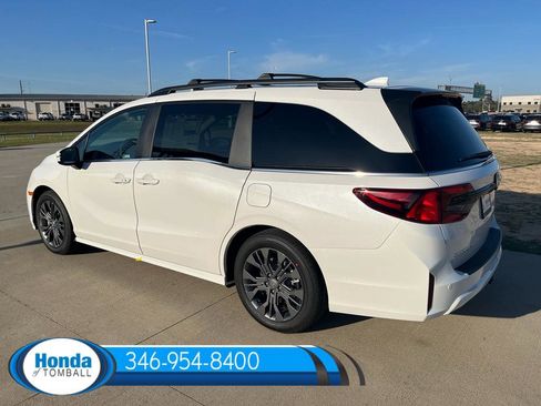 New 2026 Honda Odyssey Touring image 4