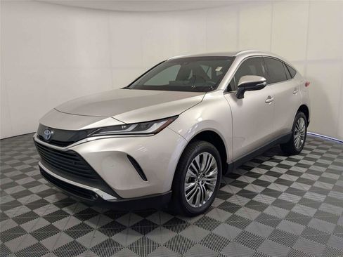 Certified 2024 Toyota Venza XLE AWD/4WD image 2