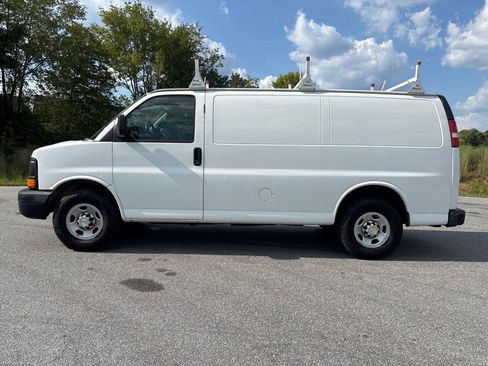 Used 2016 Chevrolet Express 2500 RWD image 2