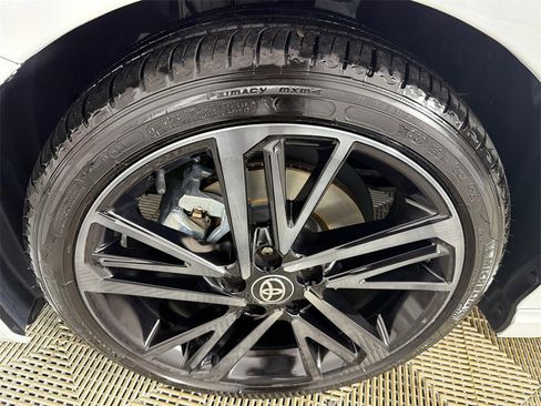 Used 2025 Toyota Camry XSE image 12