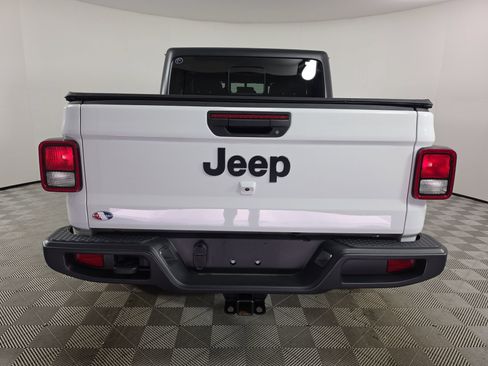 Used 2023 Jeep Gladiator Sport AWD/4WD image 6