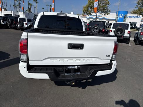 Used 2017 Toyota Tacoma Limited w/ Tow Package AWD/4WD image 18
