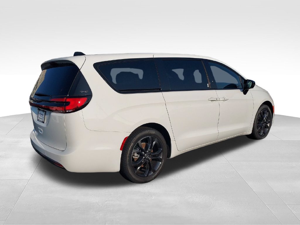 New 2026 Chrysler Pacifica Select FWD image 5