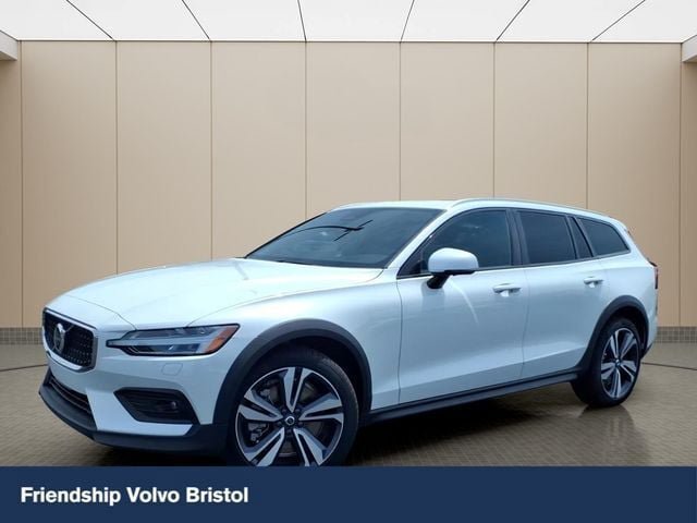 New 2026 Volvo V60 B5 Cross Country Plus w/ Climate Package AWD/4WD image 1