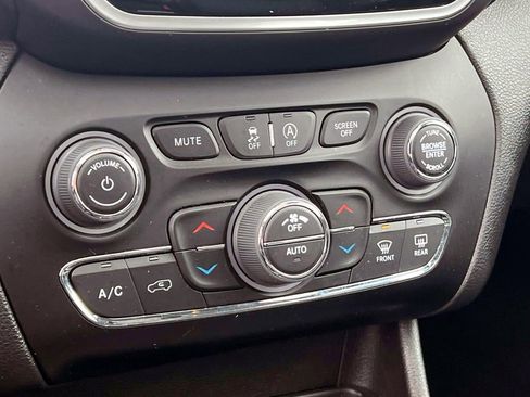 Used 2022 Jeep Cherokee Limited image 30